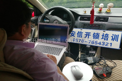 汽車開(kāi)鎖培訓(xùn)-實(shí)訓(xùn)車